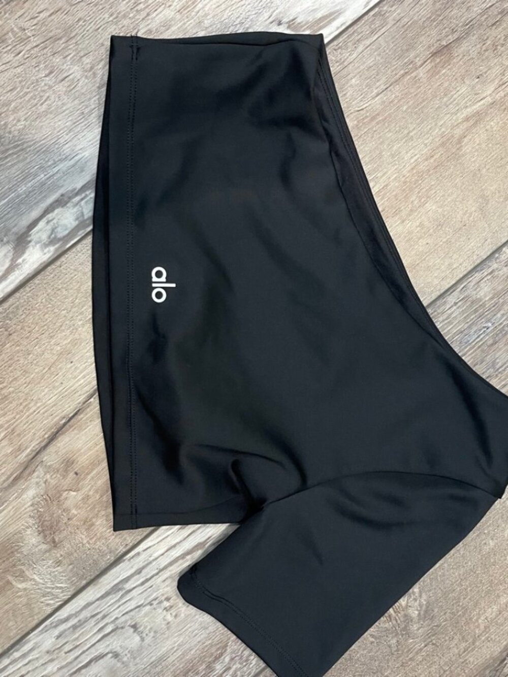 Alo Airlift Cropped One-Shoulder Top — Black — Size S